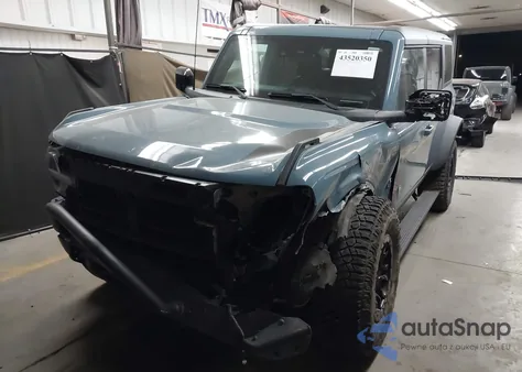 2021 Ford Bronco First Edition z USA, uszkodzony, nr VIN 1FMEE5EP4MLA40804